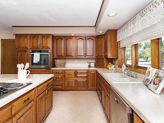 5th image of 103 Frette Dr