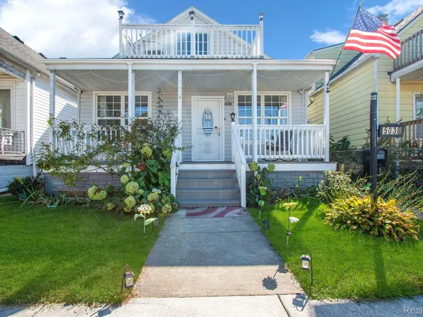 5038 Evaline St, Hamtramck, MI 48212