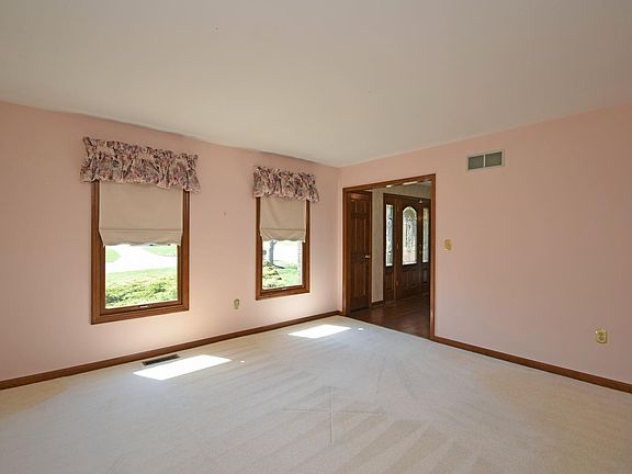 3rd image of 3055 Triplecrown Dr