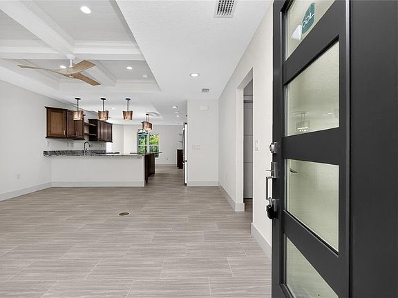 4th image of 323 Boca Grande Blvd