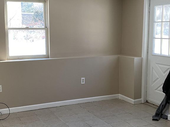 4th image of 381 Chapel St #B