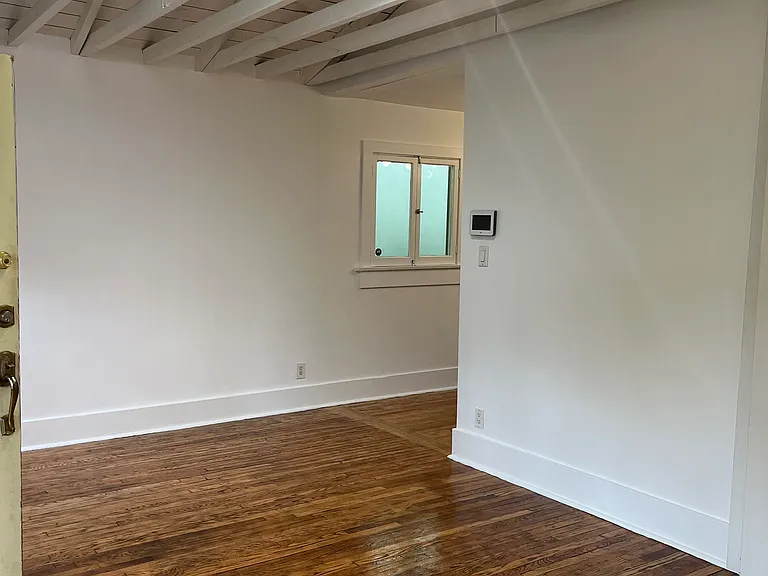2508 Scott Ave — Photo 1