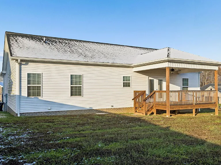 207 Bedford Ct — Photo 33