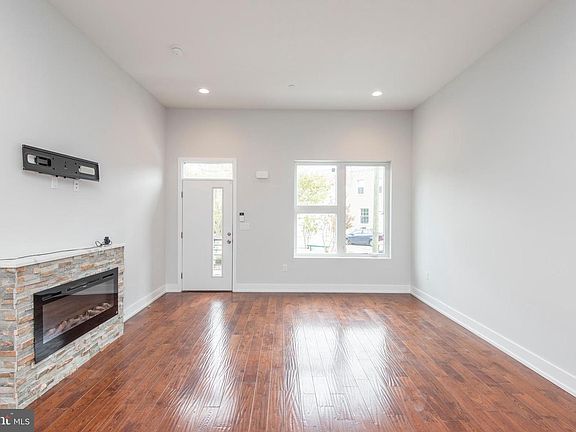 3rd image of 424 N Sloan St