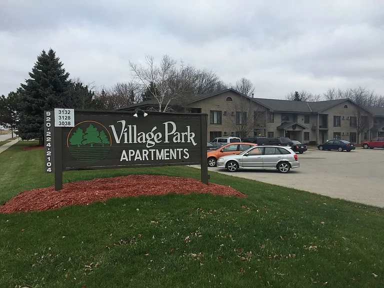 Village Park Apartments-Appleton — Photo 10