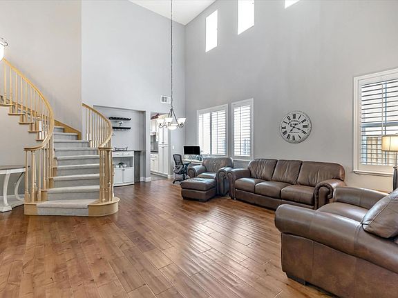 3rd image of 1061 Tulloch Dr