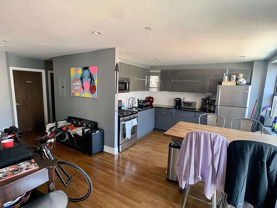 1st image of 136 26th St #5
