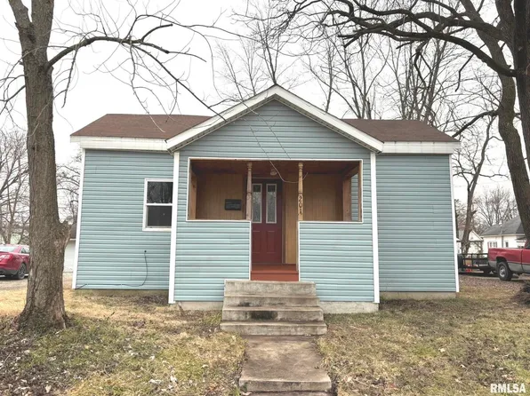 201 W Warmoth St, Salem, IL 62881