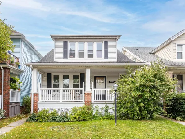 1445 Lakepointe St, Grosse Pointe Park, MI 48230