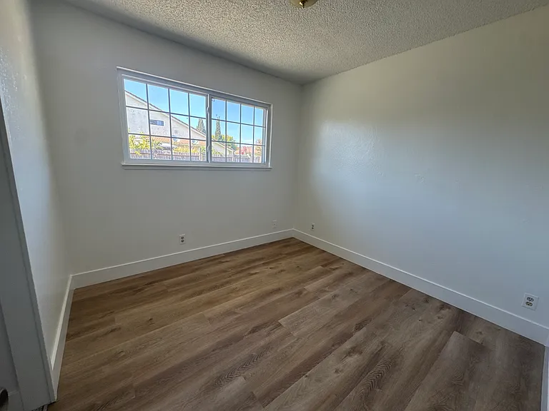 144 Brophy St — Photo 12