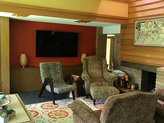 Living room with gas firepla