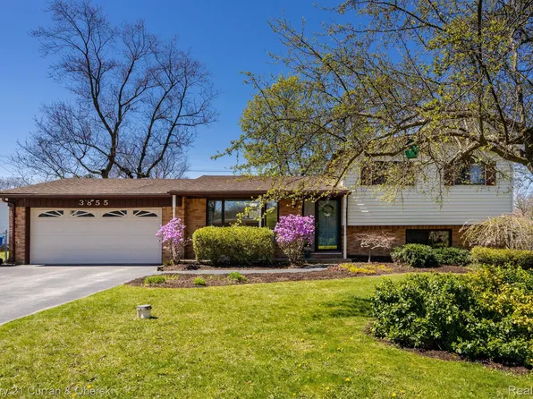 3855 Canute Rd, Commerce Township, MI 48382