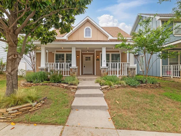 9809 Walnut Hill Dr, Aubrey, TX 76227