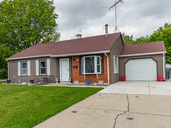 1010 S Park Blvd, Streamwood, IL 60107