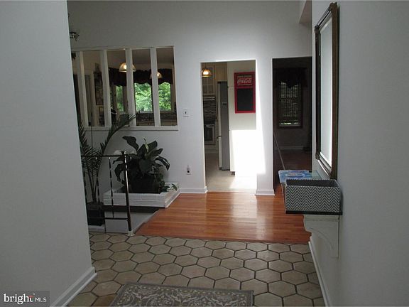 5th image of 207 Pine St