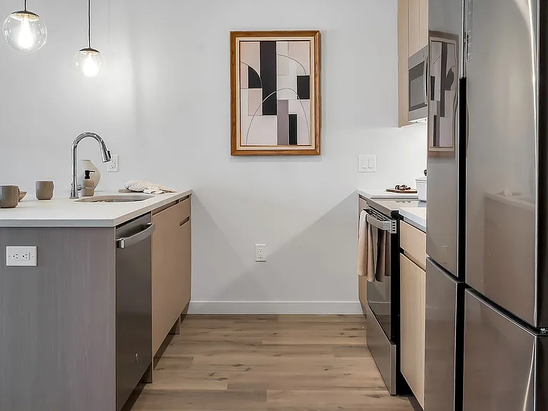 Lazul West — Photo 27