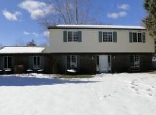 2547 Sun Terrace Dr, Hartland, MI