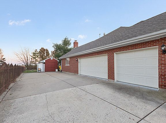 3rd image of 17001 S Meadowcrest Dr