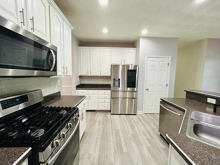 3412 Sale Dr — Photo 7