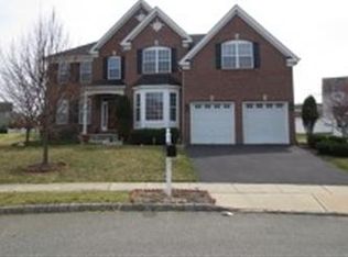 8 Ash Ct, Clinton, NJ 08809