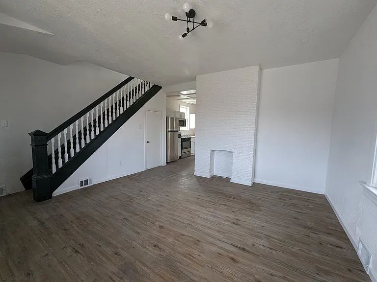 1220 Hollywood St — Photo 6