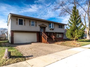404 Holly Dr, Streamwood, IL