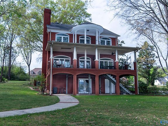 2nd image of 108 Willow Cove Dr