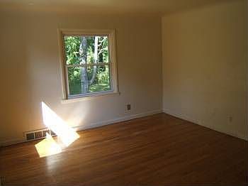 2nd image of 6028 Morley St