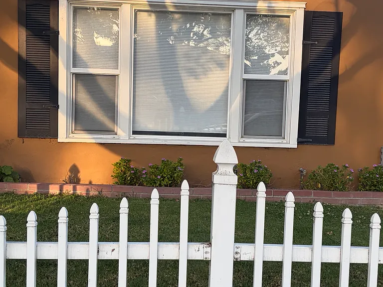 1308 N Hollywood Way — Photo 2