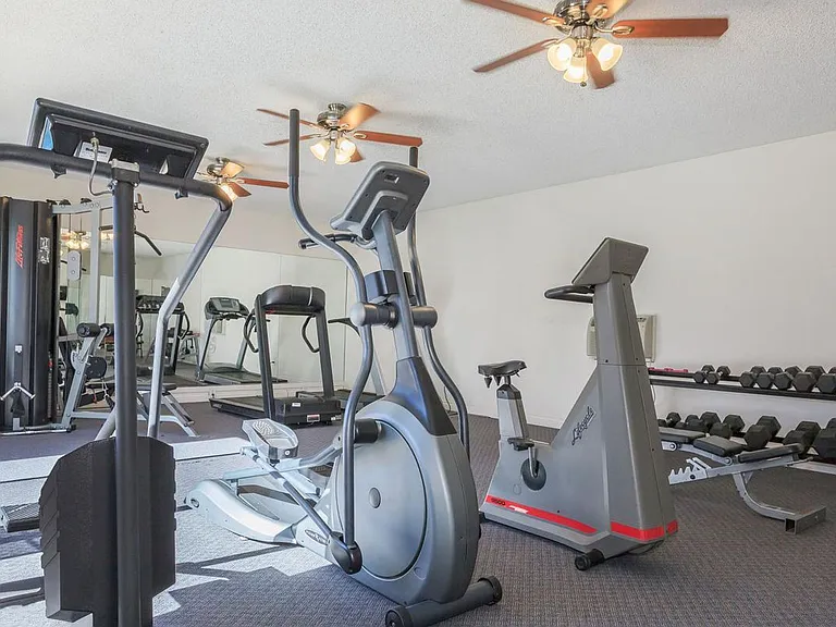 Villa Mesa Apartments — Photo 16