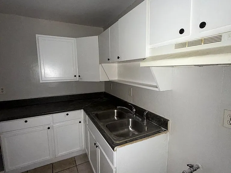 2740 McGregor Ave — Photo 5