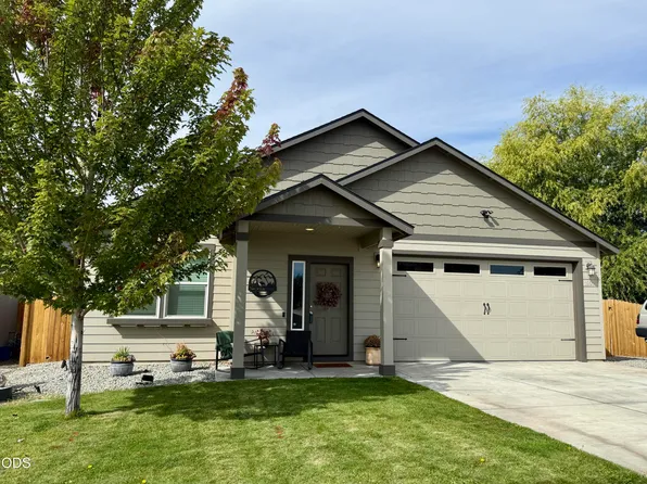 1997 NW 8th St, Redmond, OR 97756