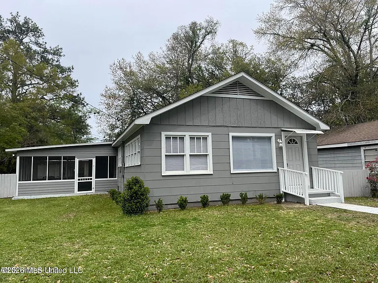 1509 Bowen Ave — Photo 1