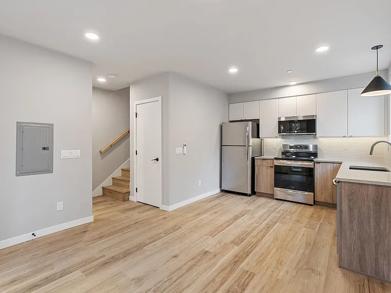 5480-5490 NE 18th Ave #1820-1840 — Photo 6