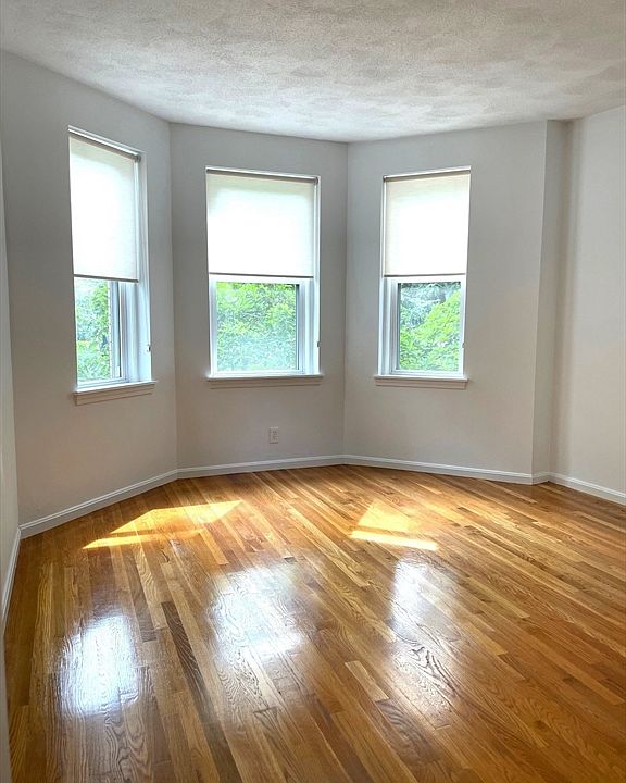 1st image of 1409 Commonwealth Ave APT 305