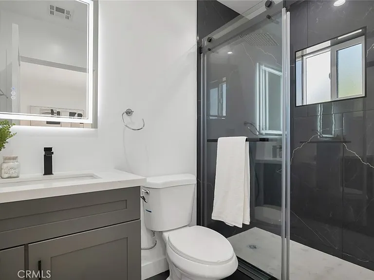 2117 W Clark Ave — Photo 14