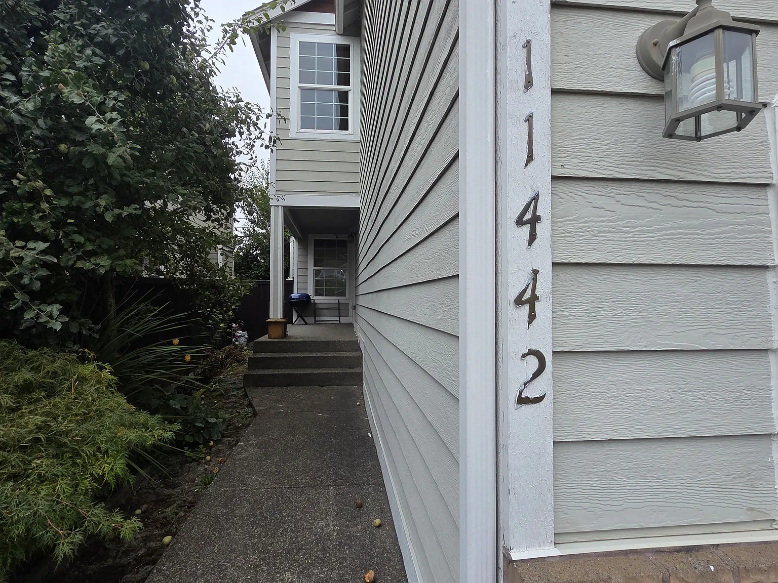 4 bed, 2.5 bath, 1914 sqft, $3,400 — Photo 2