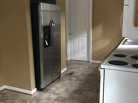 3rd image of 3405 Timber Hill Dr SE
