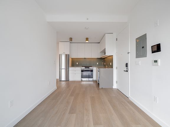4th image of 527 Grand Ave #405