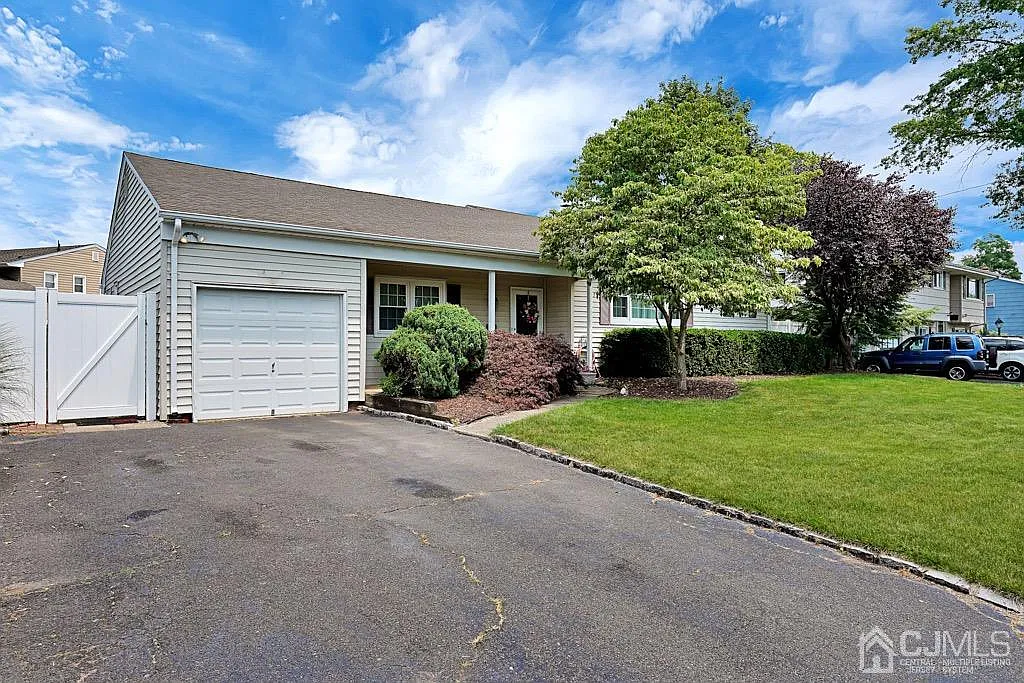 14 Judson Dr photo 1