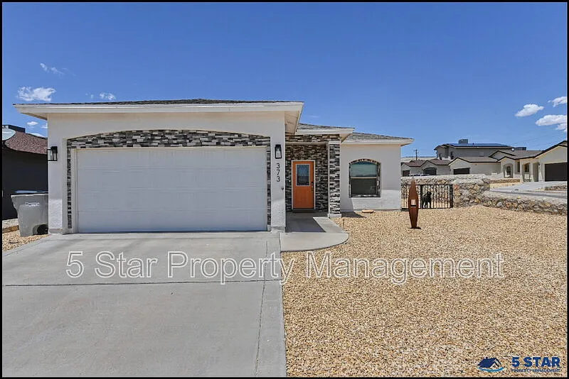 3 bed, 2.0 bath, 1400 sqft, $1,795 — Photo 3