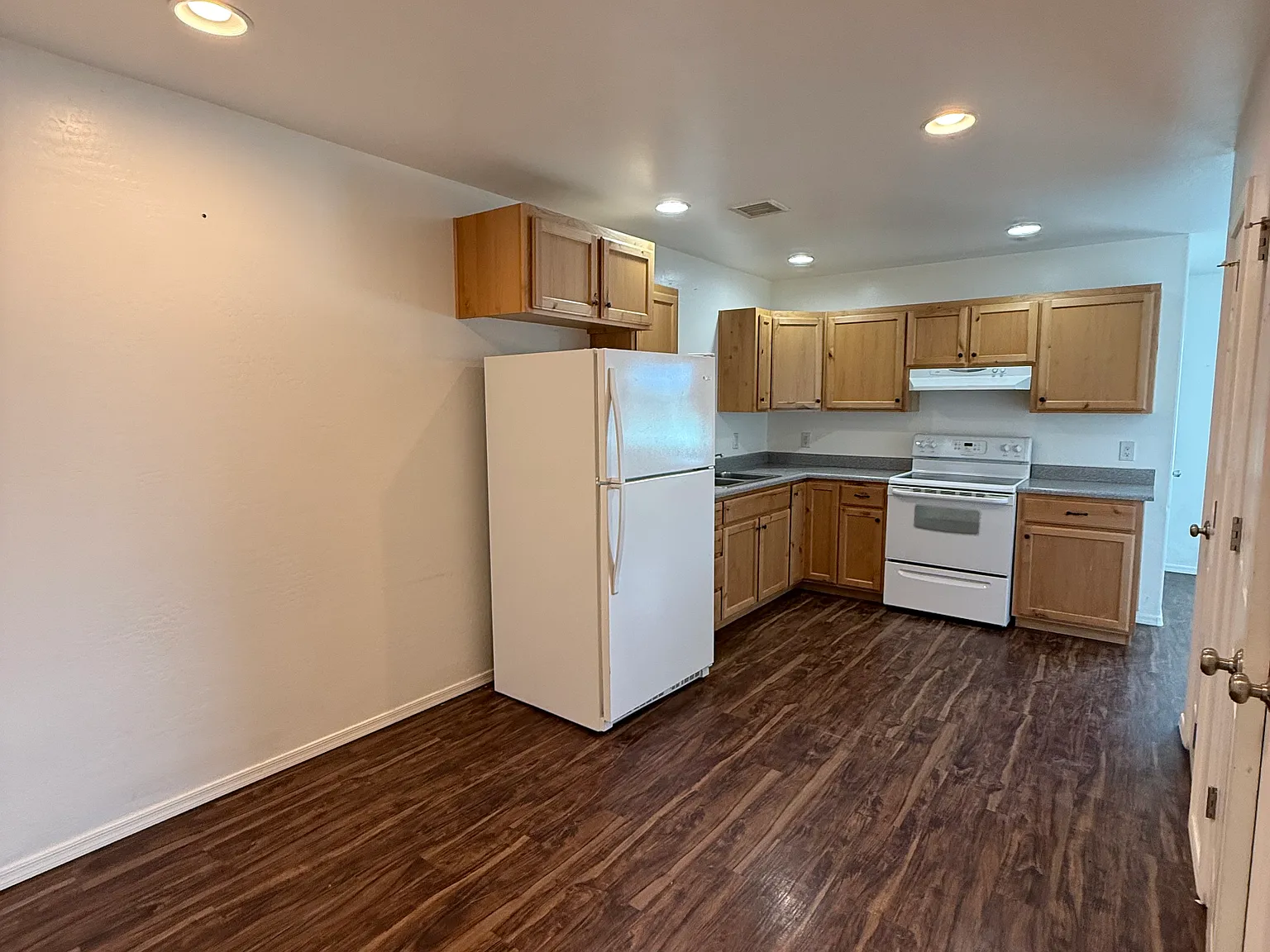 2 bed, 785 sqft, $1,350 — Photo 2