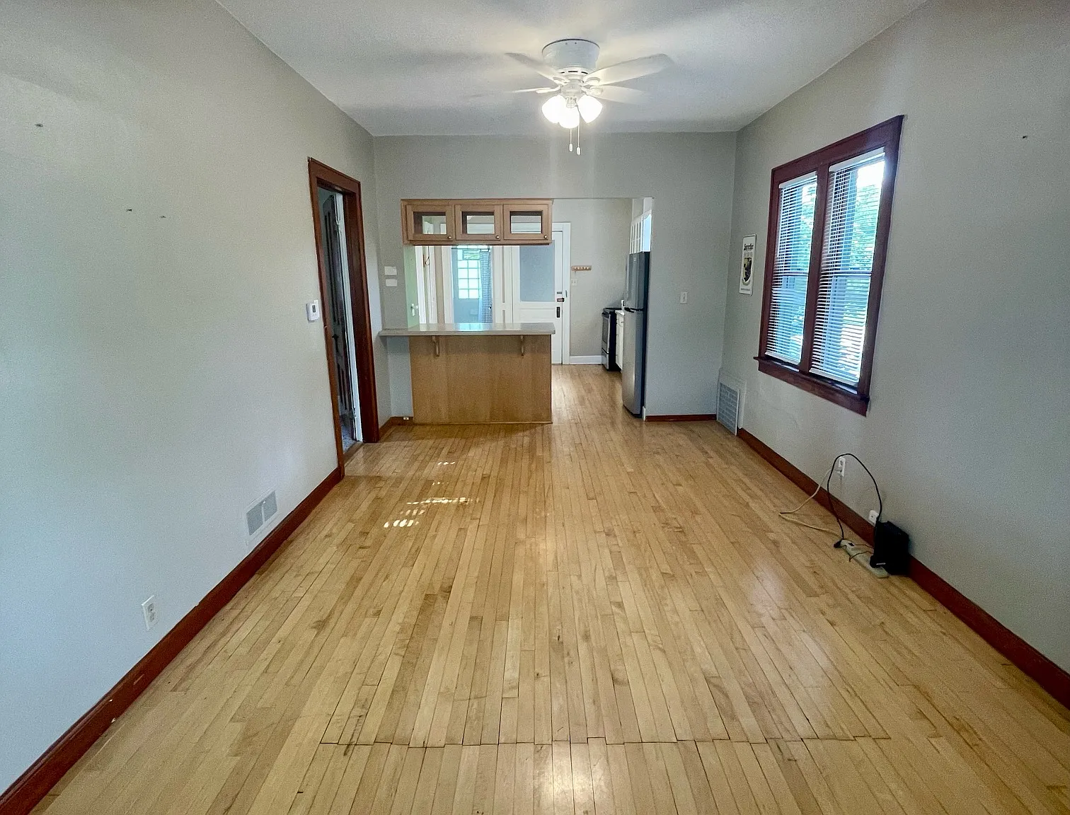 2 bed, 900 sqft, $1,400 — Photo 4