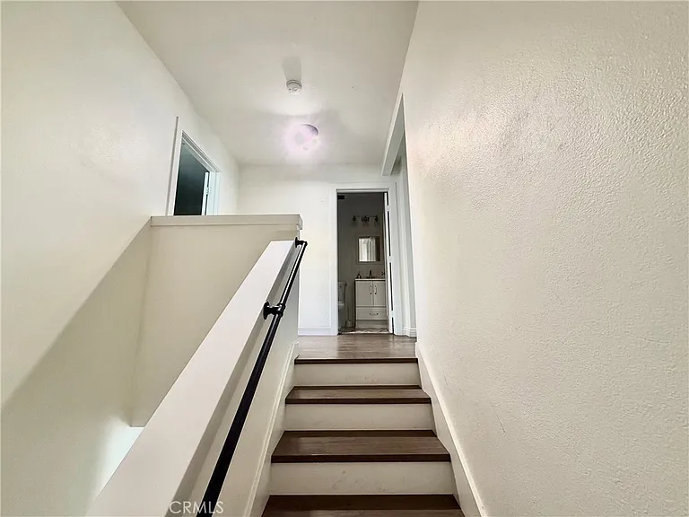 1477 W 20th St #7 — Photo 15