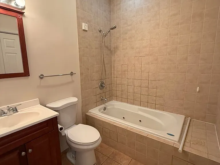 811 W Eastwood Ave #104 — Photo 4