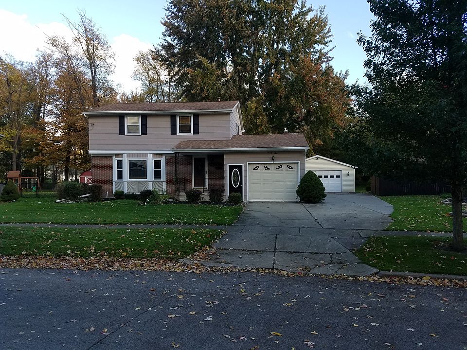 Colonial home with TONS  garage
