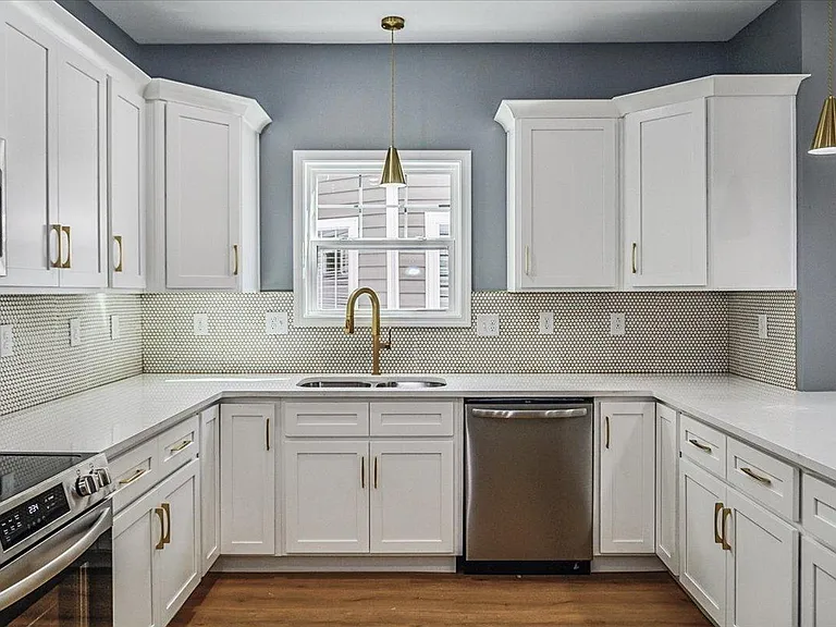 636 N Limestone — Photo 7