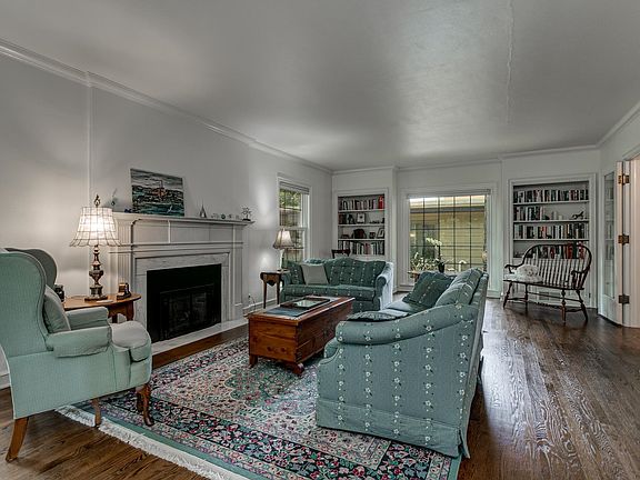 5th image of 1520 Oakcrest Ct