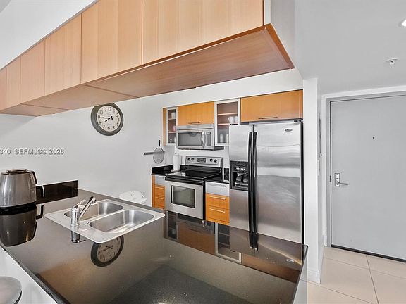 4th image of 1750 N Bayshore Dr APT 3106