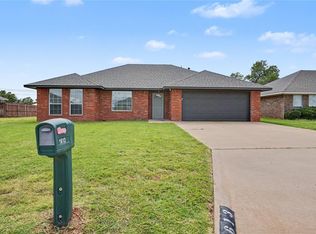 1613 Sommerset Pl, Altus, OK 73521
